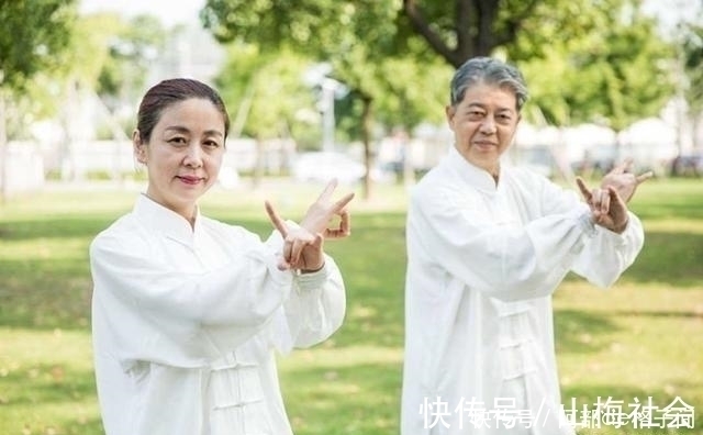 预防|肩周炎太痛苦,医生:四招教你预防肩周炎,别等老了才后悔