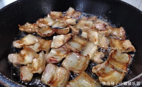 自从学会五花肉这做法，一连吃半月还没够，不放油都香掉牙，解馋
