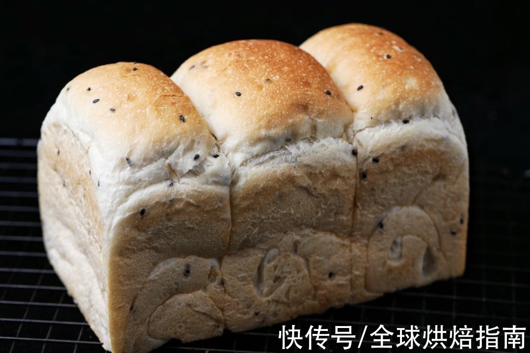 日式米吐司松软香甜有弹性，竟然是吐司界的纯真少女