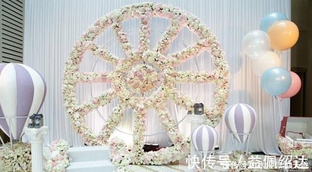 皇位|父亲给宝宝办百日宴，奢华场面令人惊呼，网友这是要继承皇位