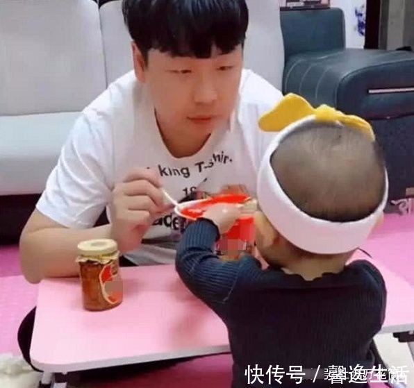 走红|“偷吃奶爸”带娃走红,宝宝一个举动抢镜了,奶爸:惹不起惹不起