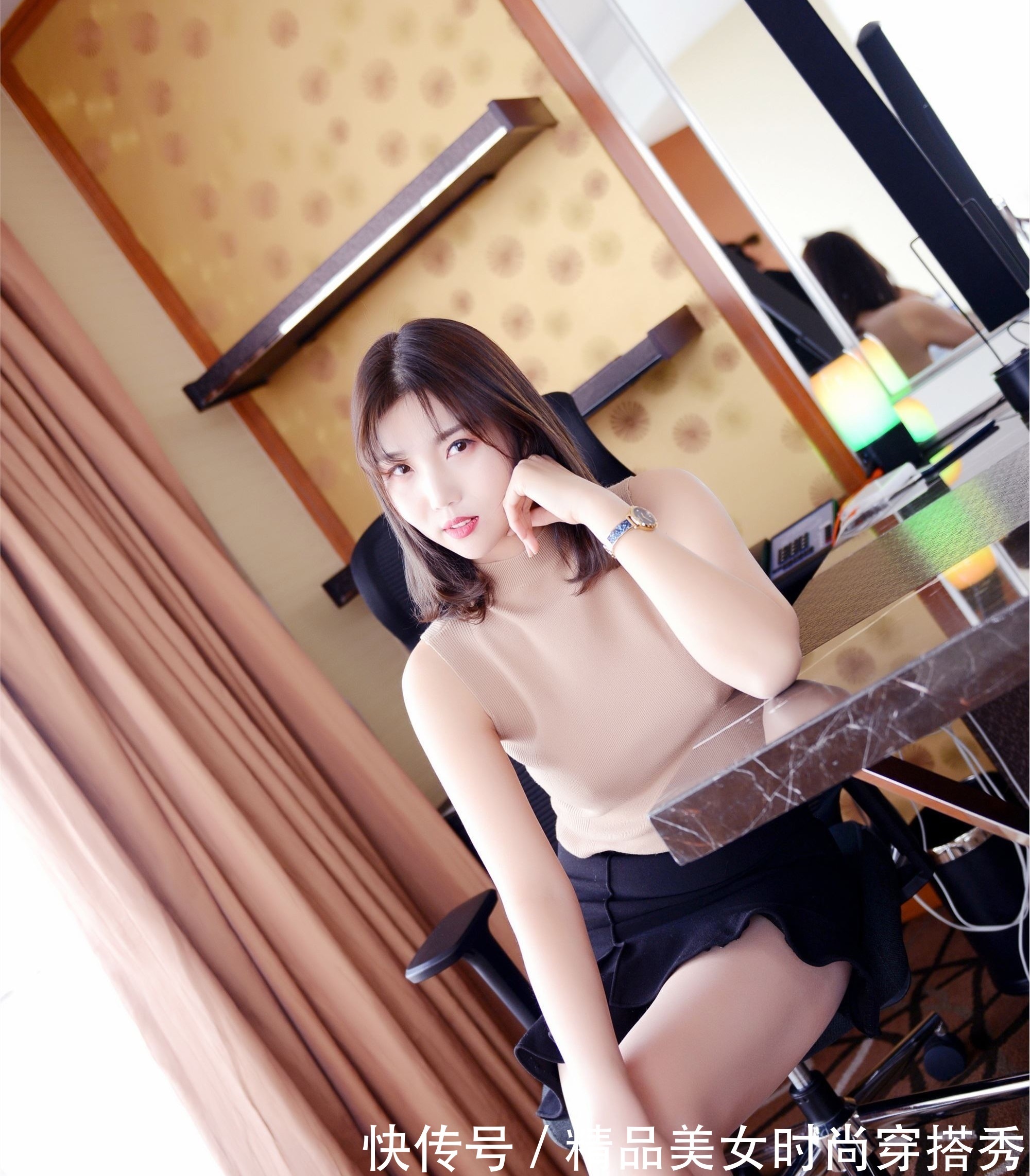 版型|无袖的针织小衫,柔软又舒适,简约的版型也很耐看,女人味十足