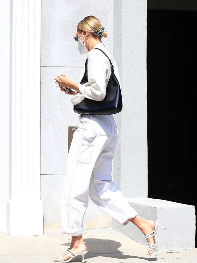 参考价格 翻了身的“土味凉鞋”,这次成了时髦精心中的C位