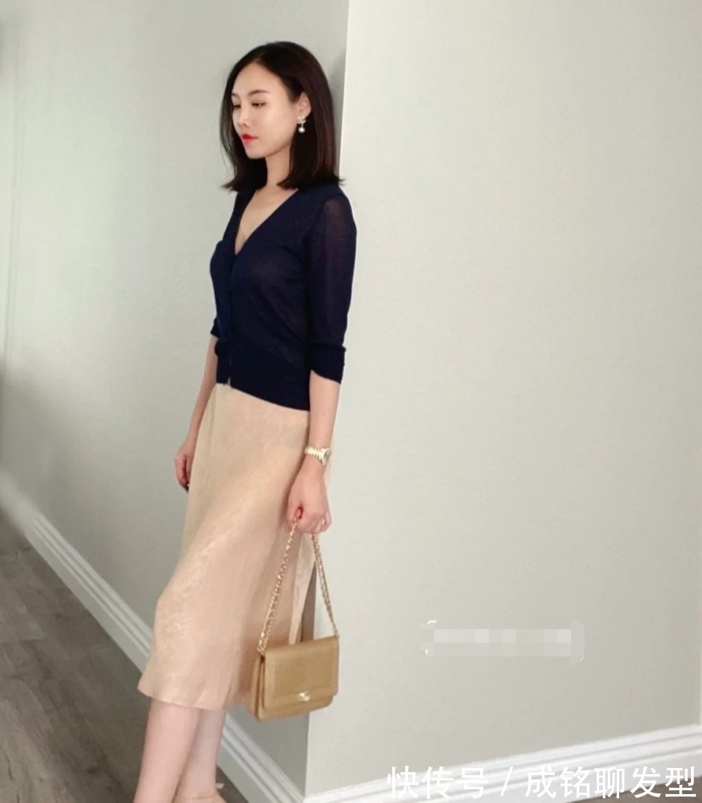 简约|秋季火了一种穿法叫:简约高级感,四十岁以上的女人照着穿就对了