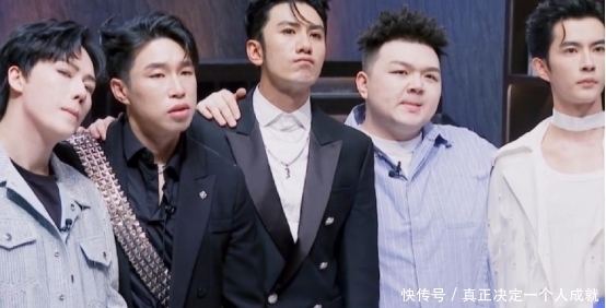 综艺《追光吧哥哥》，两个助力官真的不太喜欢，不是针对个人