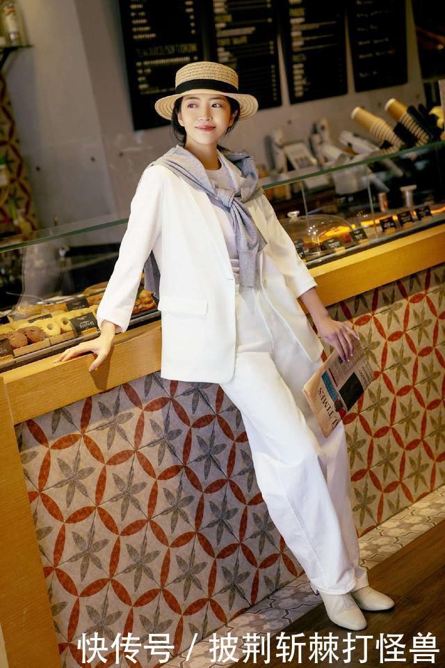 夏季穿白衬衫太out不,看三木博主穿白衬衫特时髦,美出新高度