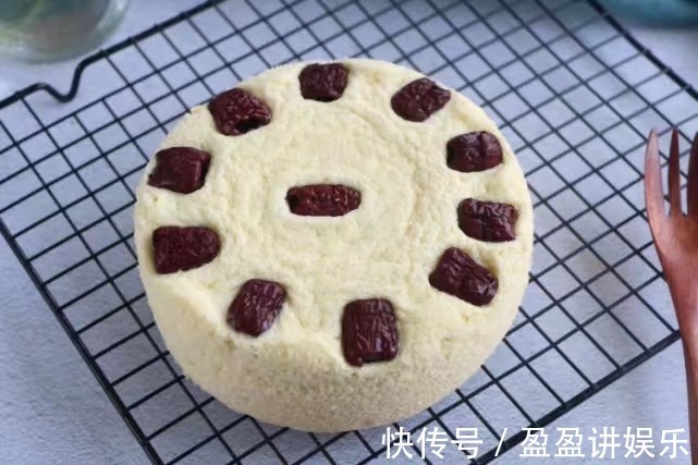 一碗面粉,2个鸡蛋,筷子搅一搅,做家人爱吃的饼,比大馒头好吃