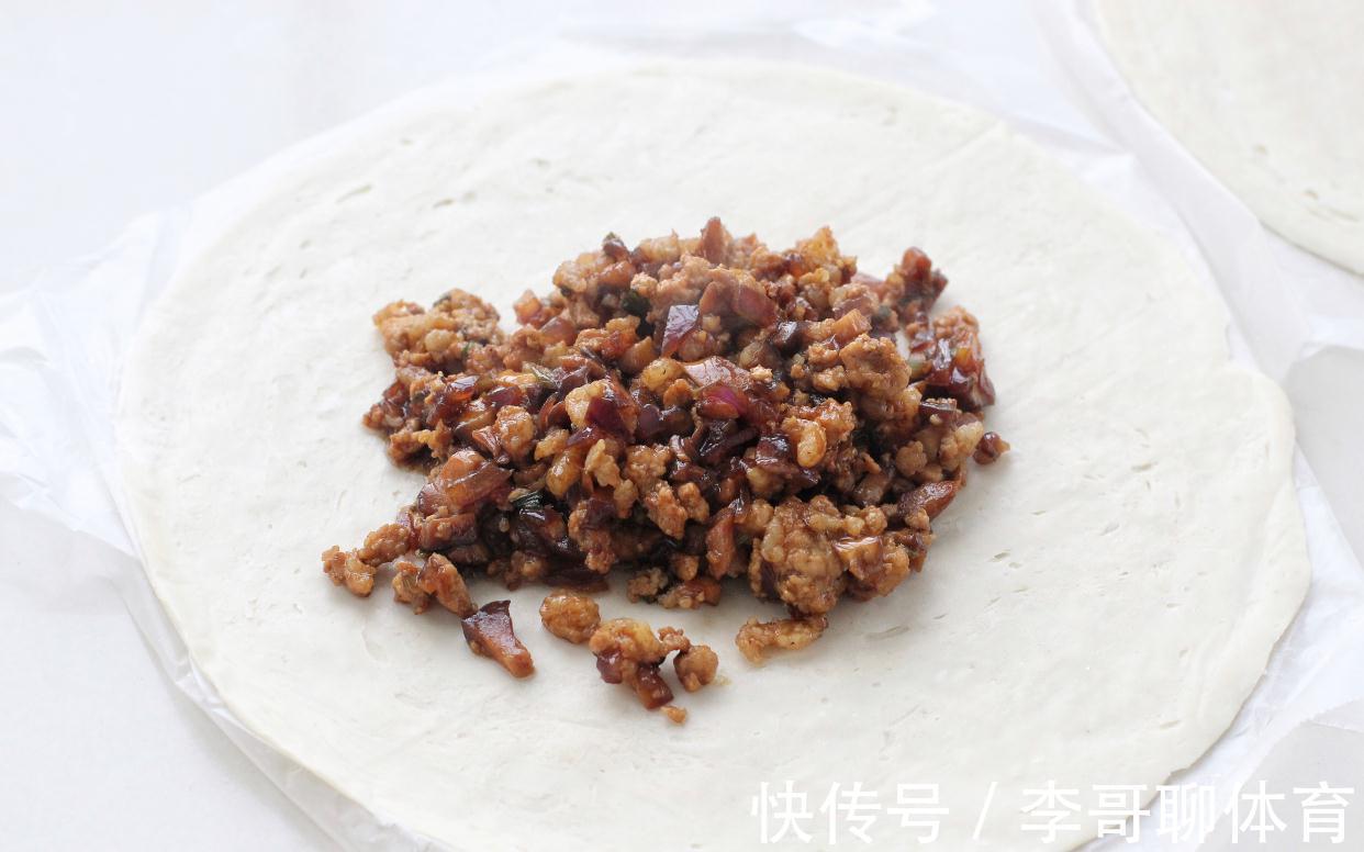十分钟搞定,不用揉面就能做出香酥美味的大肉饼,孩子一口气吃俩
