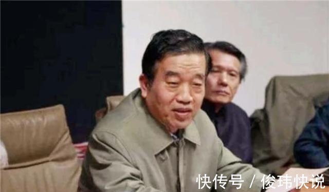 书法作品!乞丐在街头写出漂亮的书法,专家:是为了混饭吃,不能称之为艺术