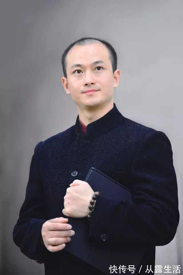 中书协&他是最年轻的中书协理事，草书笔走龙蛇，连续获得三四五届兰亭奖