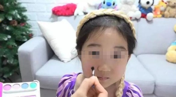 套盒|小学生美妆博主火爆！“容貌焦虑”也开始低龄化了吗？