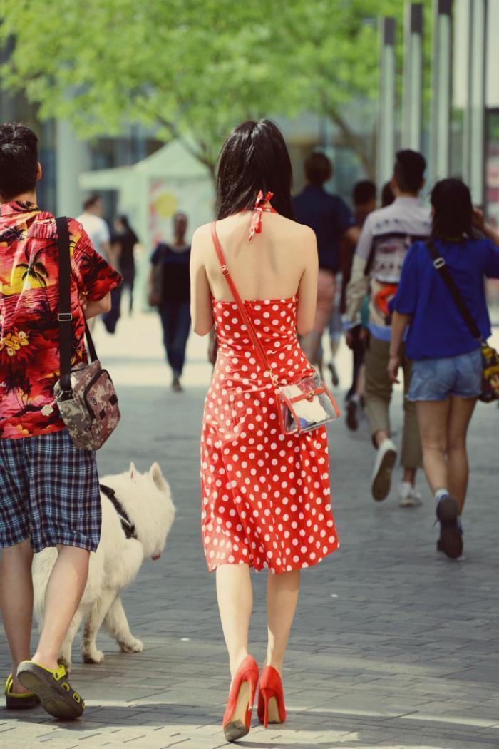 略胜一筹|牛仔裤的穿搭,还是喇叭裤的小姐姐略胜一筹哦