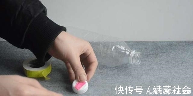 塑料瓶别扔了,小伙在瓶子上打两小洞,改造成打气筒,省钱又省心