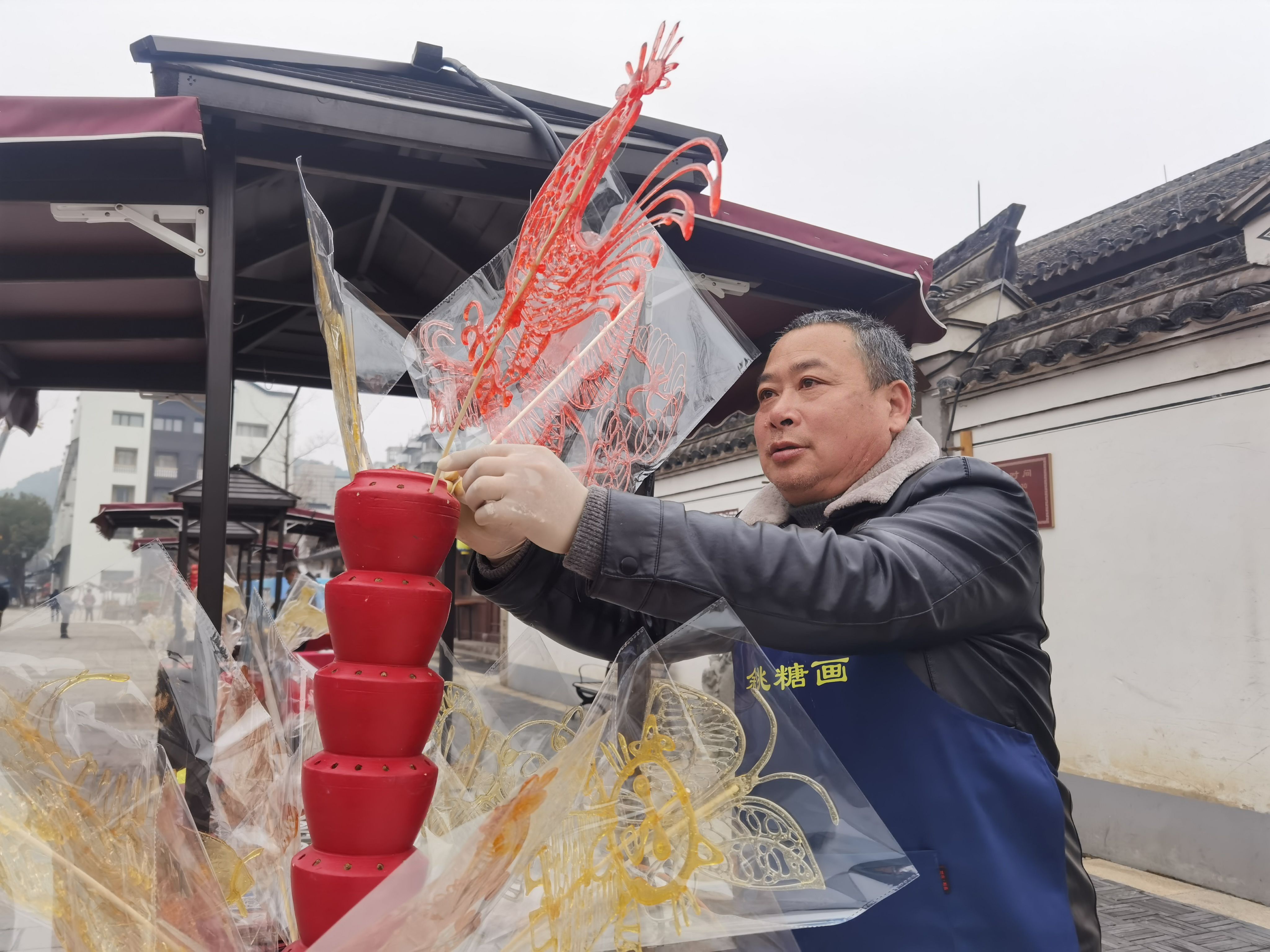 年味|糖画艺人30多年坚持摆摊 用心绘制记忆里的余姚年味