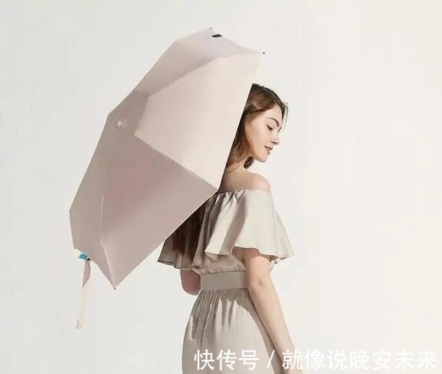 带货女王 薇娅懒人伞一晚走红,37度出门不怕晒,网友防晒霜可以扔了!