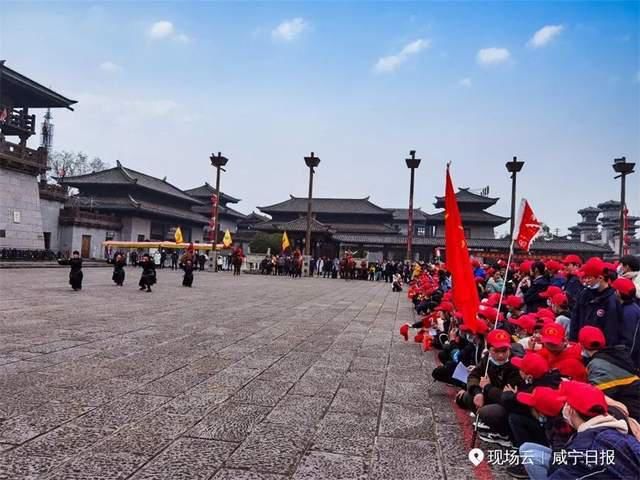 2300余名学生上了堂课！“老师”有的上千岁！