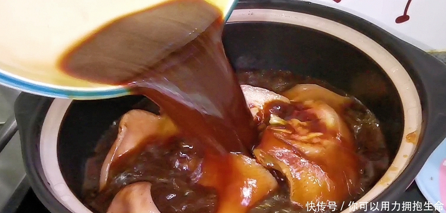 广西人最爱的下酒菜，凉拌猪耳朵，麻辣脆口又下饭，一大盘不够吃