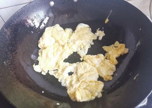 春天，这菜杀菌防感冒再不吃就老了，简单一炒味道超好，孩子都能多吃一碗饭