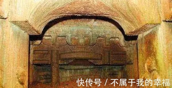 墓穴!一座古墓的棺椁上写着开者即死,考古人员冒险打开后却很高兴!