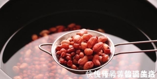 真红糖|80岁奶奶:每天这样吃花生,越吃越精神,做法简单一看就会