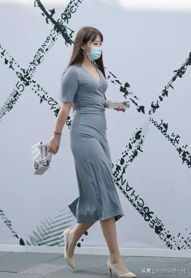 腿粗别“指望”牛仔裤了,明显自讨苦吃,这样穿时髦又显瘦