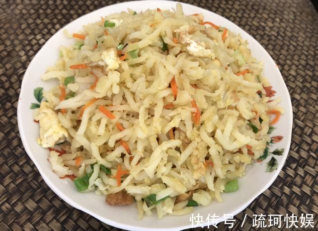 做法|秋天就馋土豆这个做法,当饭又当菜,儿子出锅吃了2碗