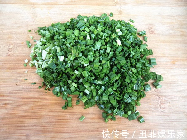 调饺子馅有诀窍，饺子店厨娘透漏这种调料必不可少，涨知识了