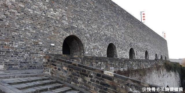中国现存最大的城门，蒋校长亲笔题匾，历经600多年风雨未倒