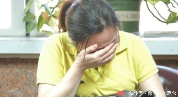 新生儿|出生才10天的宝宝会翻身,妈妈夸很聪明,奶奶看后急了:快送医院