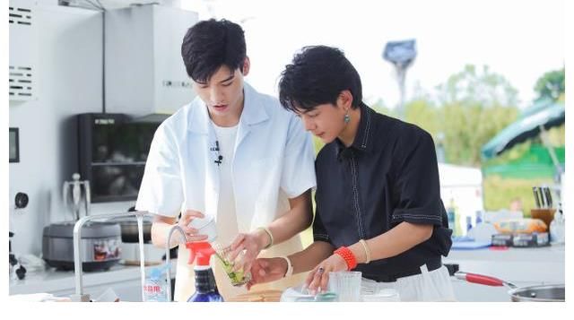 尹食堂|“小白”變“大廚”，《中餐廳》也搞起養(yǎng)成路線(xiàn)了？