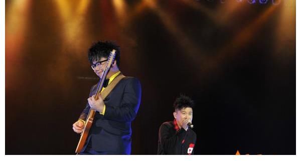 好聲音|歐陽靖和好聲音導(dǎo)師陳奐仁的親密合照