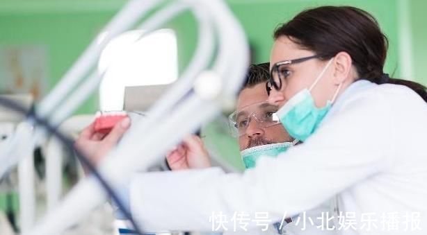 口腔白斑|嘴巴起泡就一定是上火吗？3种病症或许也会让嘴巴起泡！