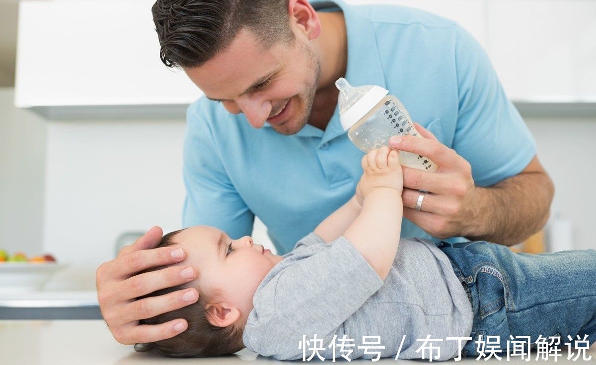 喂养|宝宝吐奶“抱起拍拍就行”？没那么简单，没点护理常识可不敢乱拍