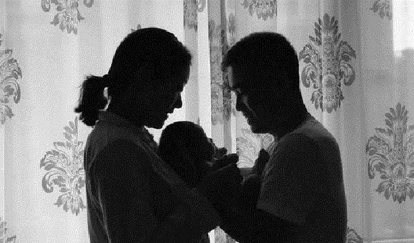 宝宝|丈夫陪老婆生产,月子刚过就提离婚,分娩专家最好别让老公陪产