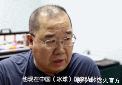 健身房|英达小儿子罕晒健身照！赤着上身浑身是汗，23岁成国家冰球队队长