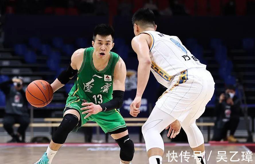 姚明|CBA官方给郭艾伦颁奖,1天连拿3大重磅荣誉!姚明该亲自发给他MVP