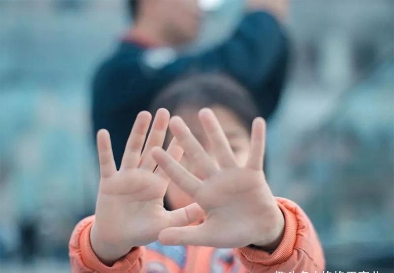 父母们|中国孩子普遍被父母打过,为什么成年后没有出现大规模心理创伤?