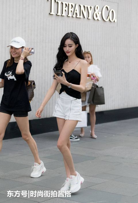 法则|吊带背心的夏日搭配法则,优雅还是甜美你说了算,每套穿搭都好看