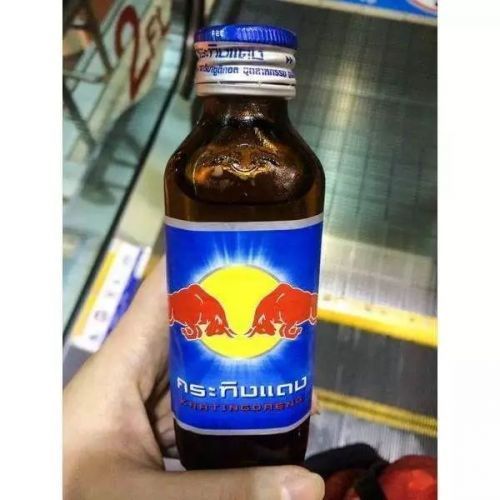 泰国红牛也叫8倍红牛,就是牛磺酸的含量很高,是一种不含碳酸,成分较为