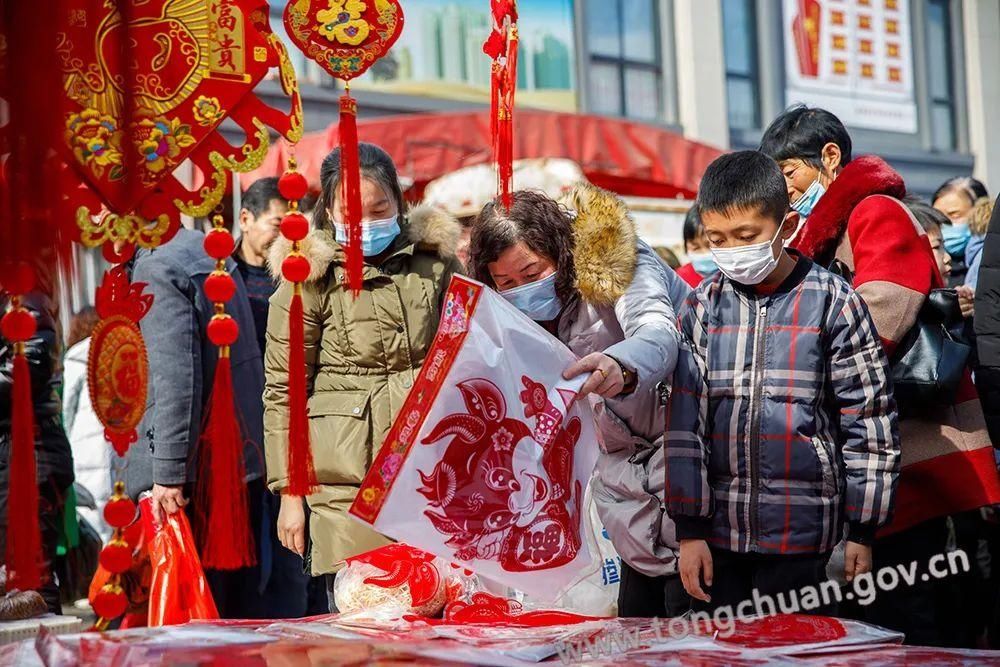  春节将至年味浓 年货市场“热”起来