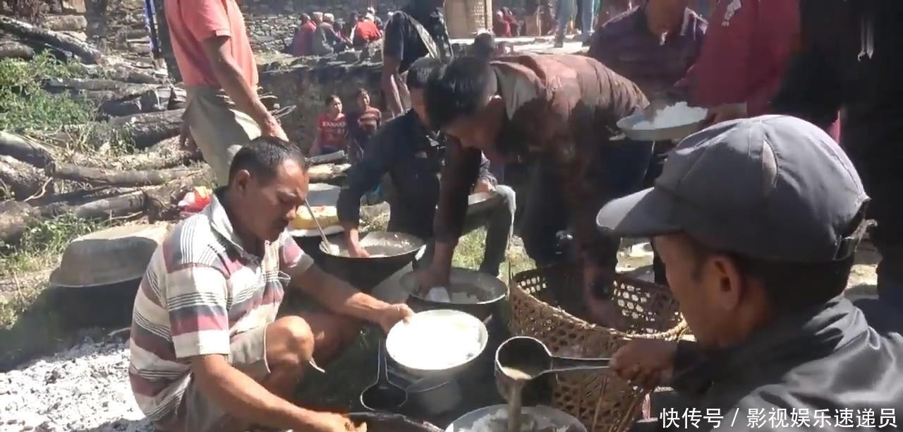 农村|尼泊尔农村大型酒席,场面壮观,只吃一个菜咖喱羊肉配米饭