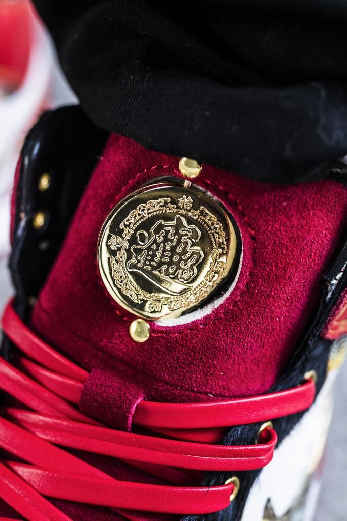 AJ1 钩子里灌水新玩法“牛转钱坤”，限量仅 88 套！