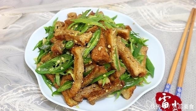 这东西一年才吃上一次，馋死了，端上桌都抢着吃，家乡的味道啊