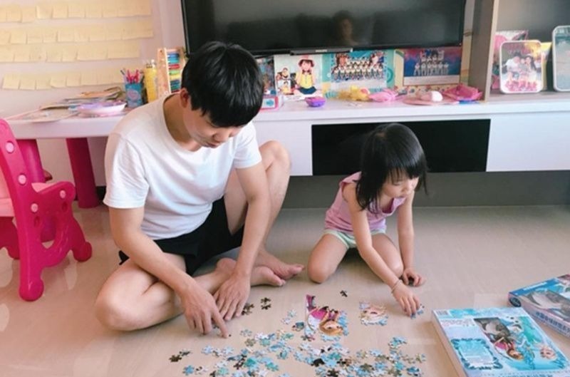 爸爸|宝爸第一次接孩子就走红了,老师以为是坏人,爸爸:我真是他亲爸