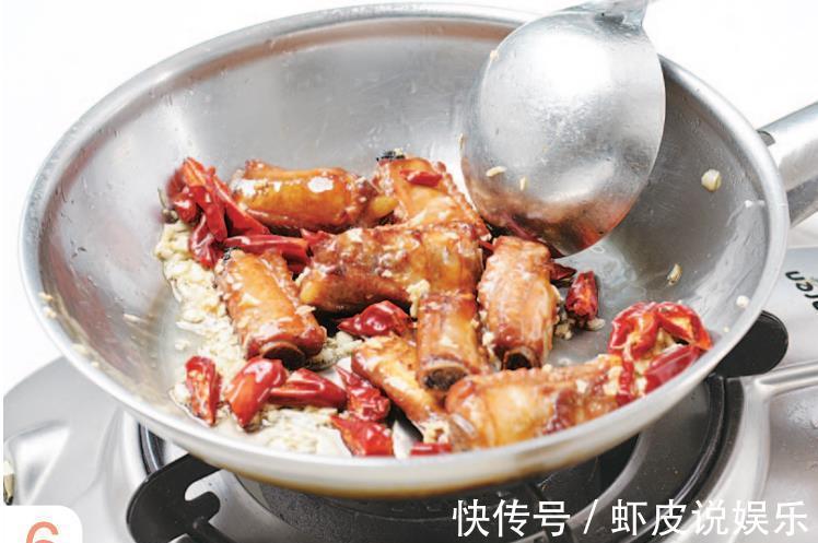 晚餐来份蒜香口味的排骨，下饭下酒，回味悠长