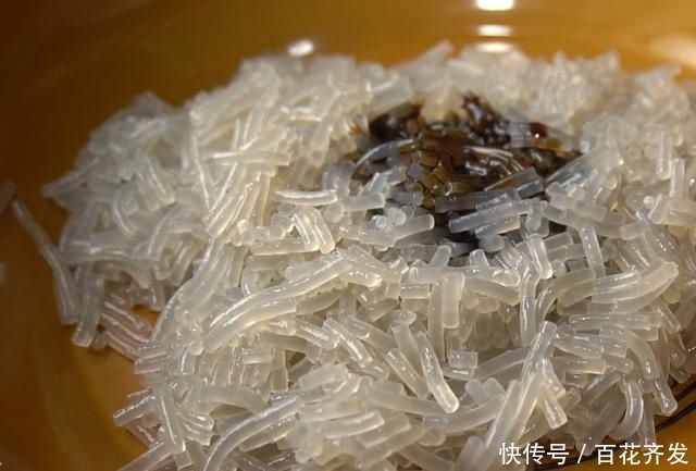 冬天就爱吃这馅的包子,不发面不烫面,皮薄馅足,一次至少吃4个