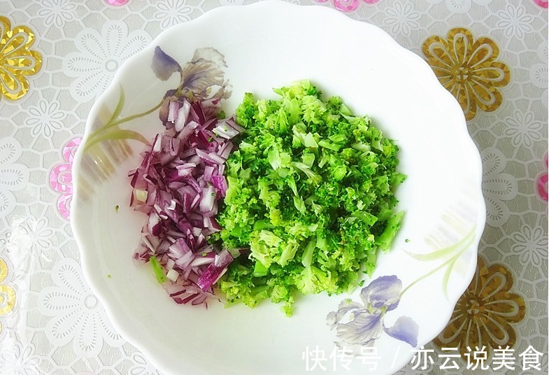 我的早餐饼火了，顶饱又低脂，同时还能润肤，最适合早秋