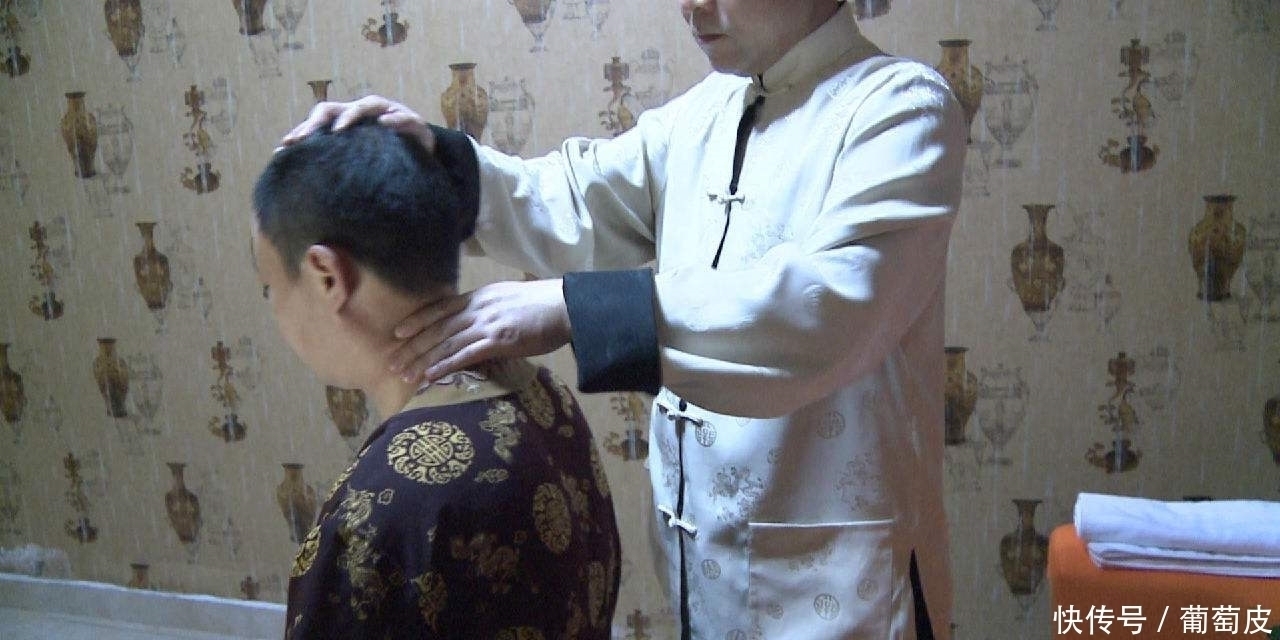 轻松|颈椎病来袭,可能会对身体有多种危害,保护颈椎5招,早看早轻松