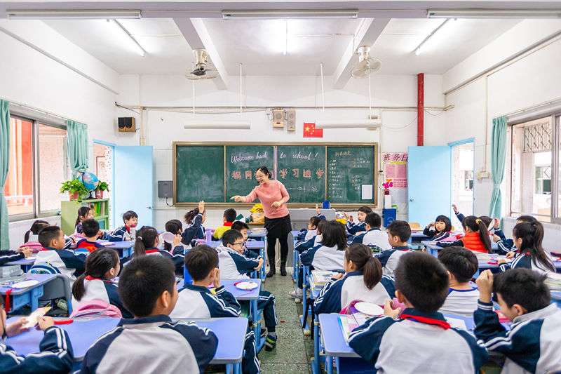 民进中央：建议民办学校加强高水平教师队伍建设