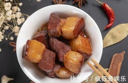 炖红烧肉时，3种香料不能放，很多人做错了，难怪肉质发柴不好吃